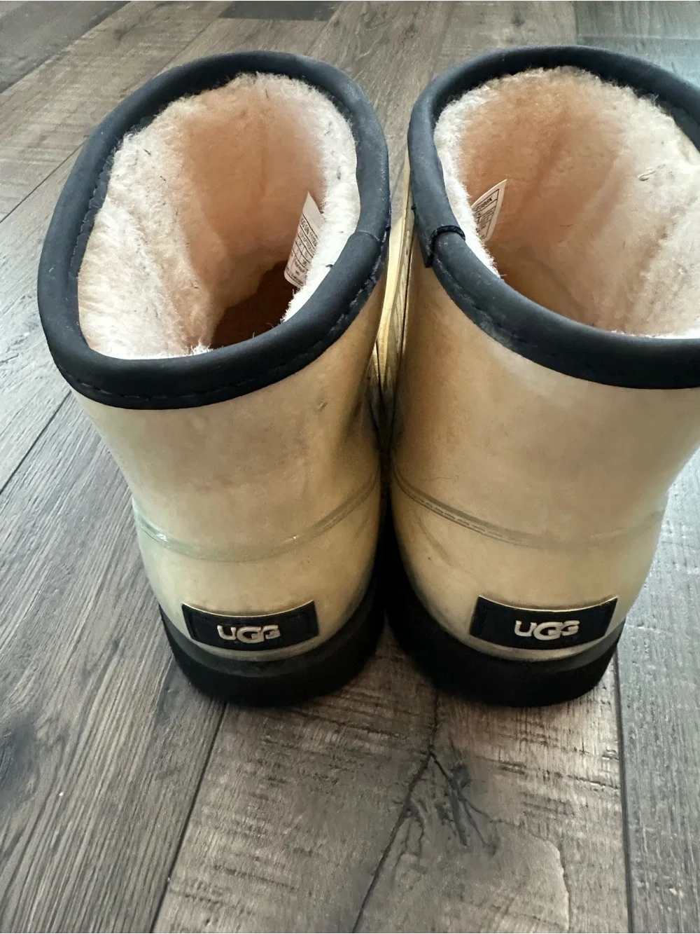 UGG excellent pre